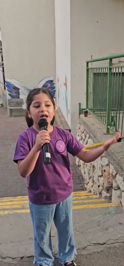 الطالبة إيمان فادي زعبي تتألق بإلقاء قصيدة "لي الدنيا"